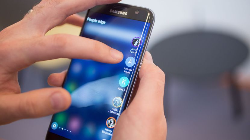 Samsung Galaxy S7 Edge patch febbraio