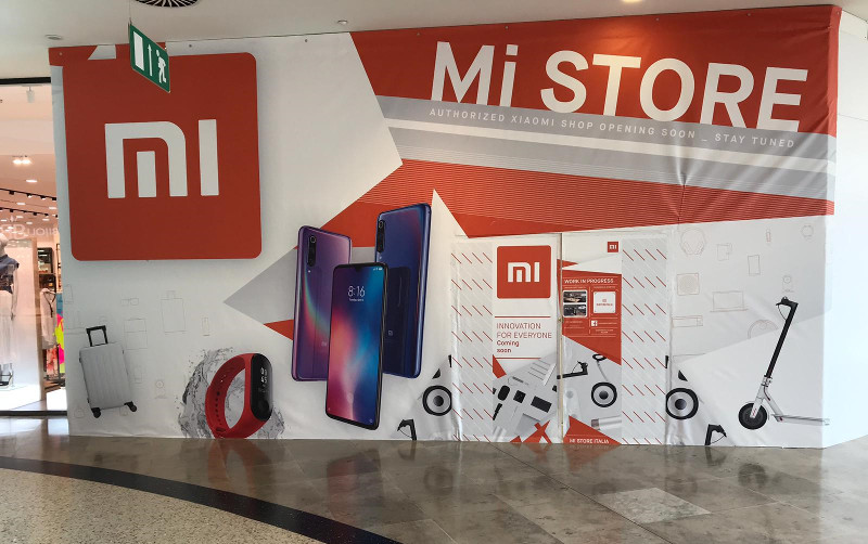 Pubblicità Mi Store presso il centro commerciale Campania Pubblicità Mi Store presso il centro commerciale Campania