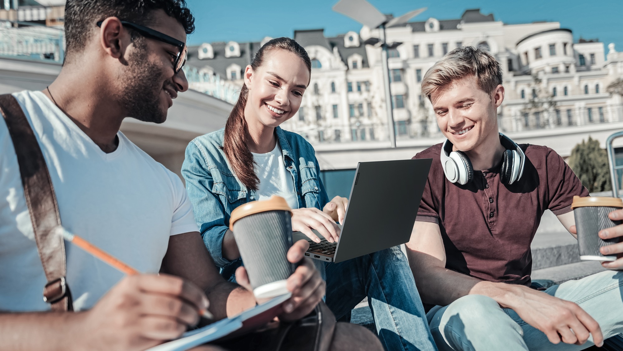 Ricerca Lenovo tecnologia e giovani Ricerca Lenovo tecnologia e giovani