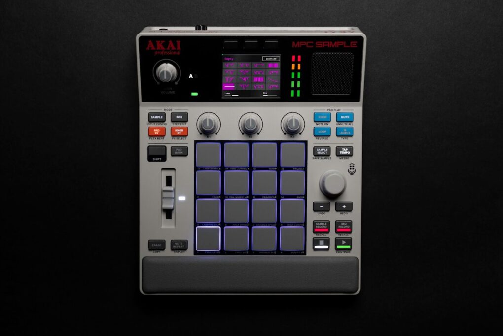 Akai MPC Sample 2026: il campionatore portatile a 400€