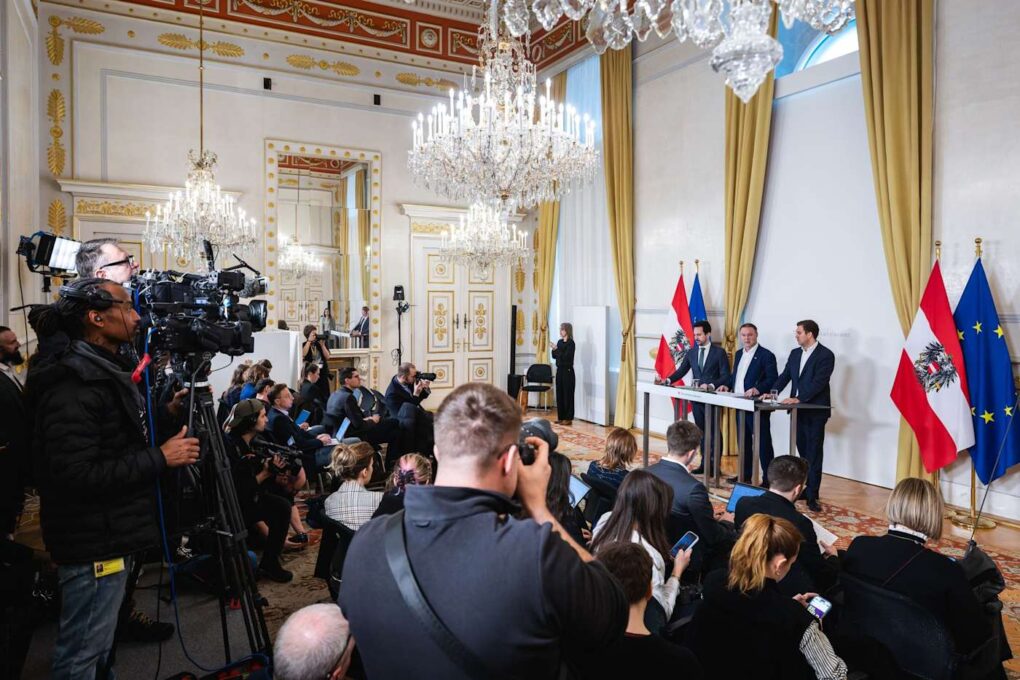 Austria vieta social media sotto 14 anni nel 2026