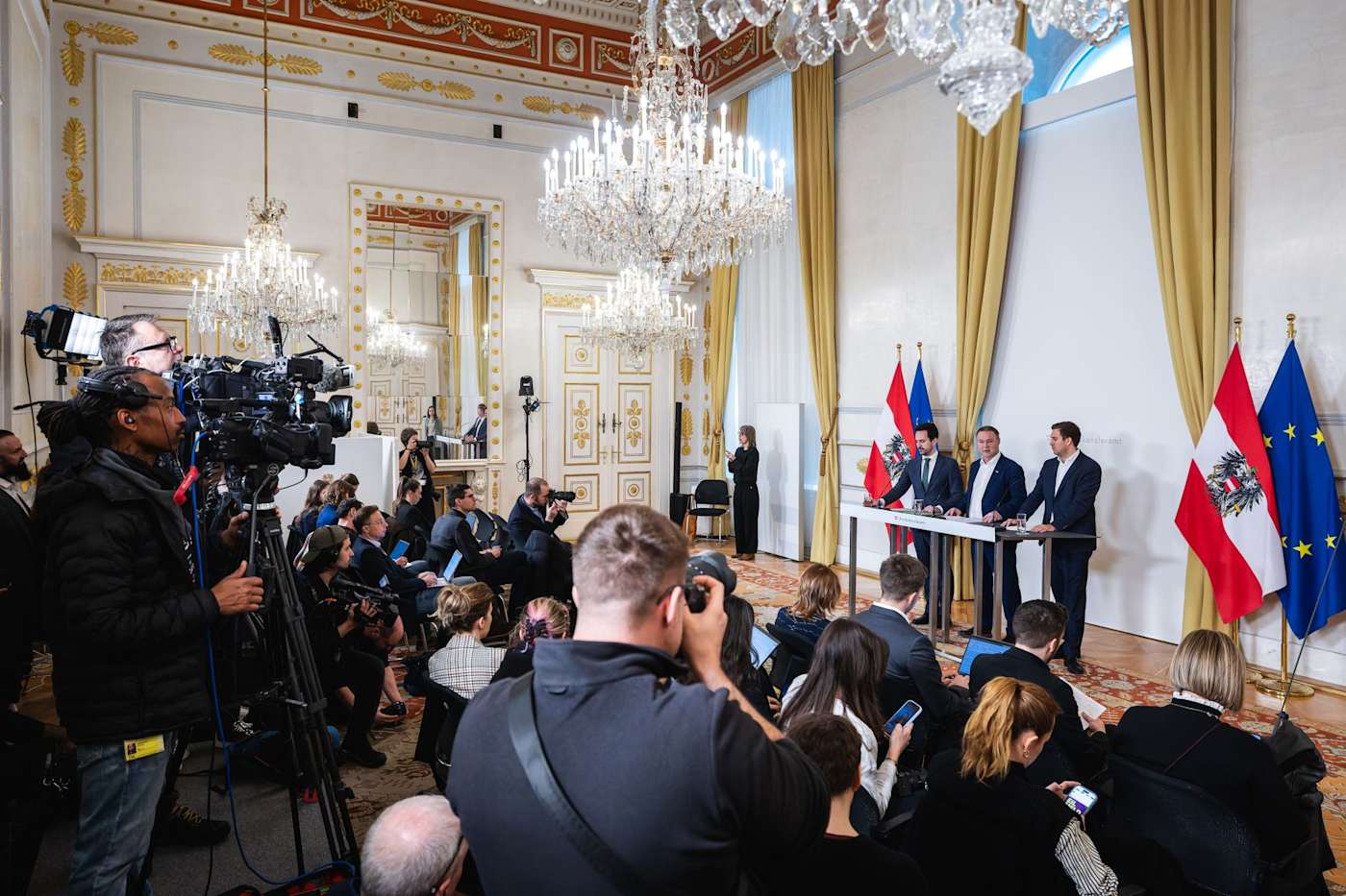 Austria vieta social media sotto 14 anni nel 2026