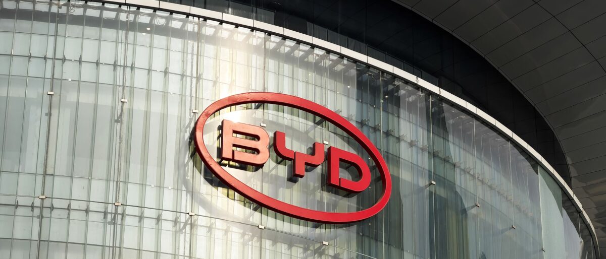 BYD rivoluziona la ricarica elettrica: veloce come fare benzina