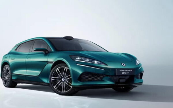 BYD sfida Tesla: ricarica completa in 12 minuti