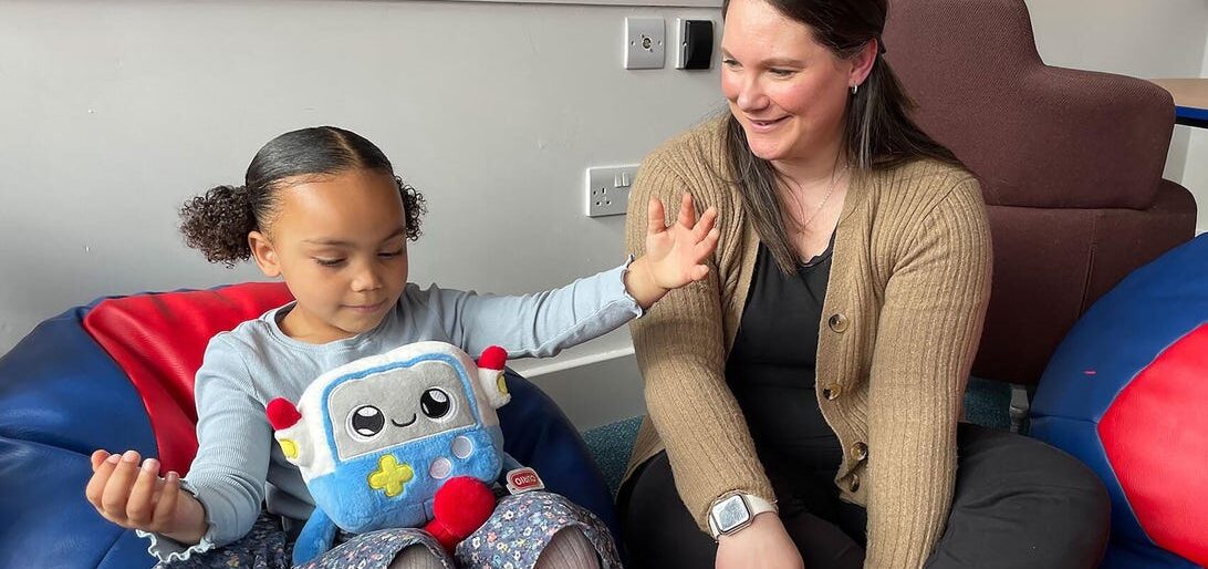 Giocattoli AI: rischi per bambini secondo nuovo studio