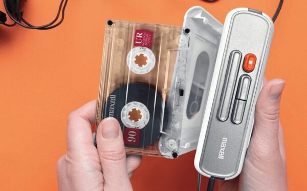 Il lettore cassette con USB-C e Bluetooth che sfida Spotify