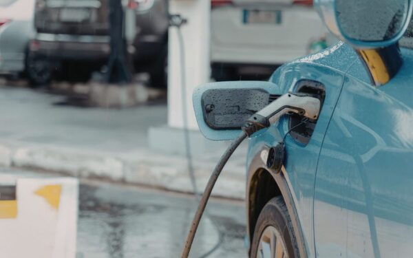 Poste Italiane: colonnine elettriche nei borghi nel 2026