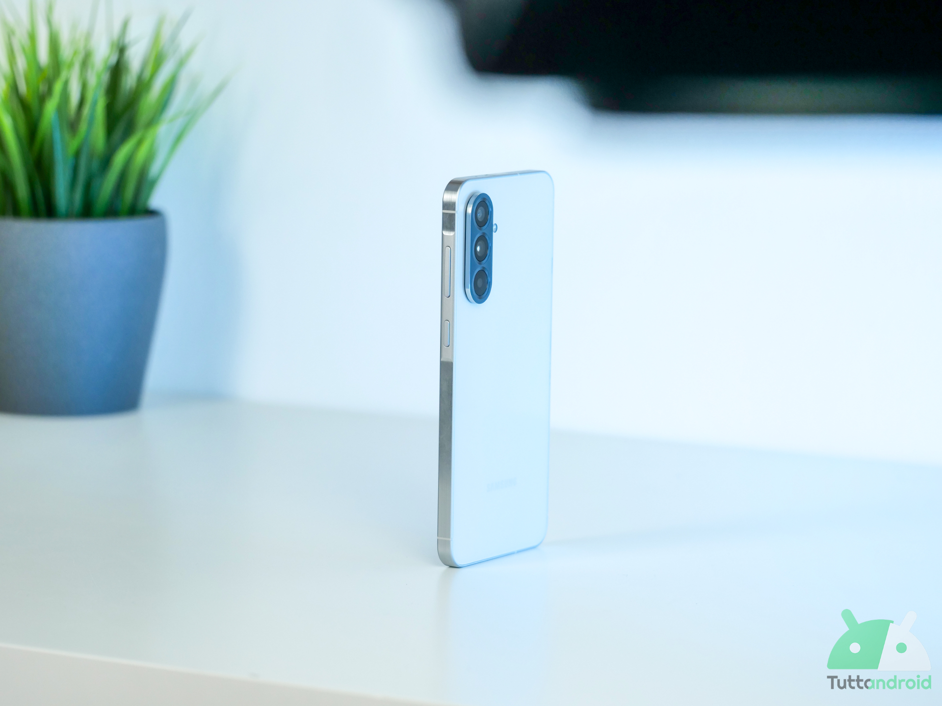 Samsung Galaxy A57 e A37: ecco design e colori ufficiali