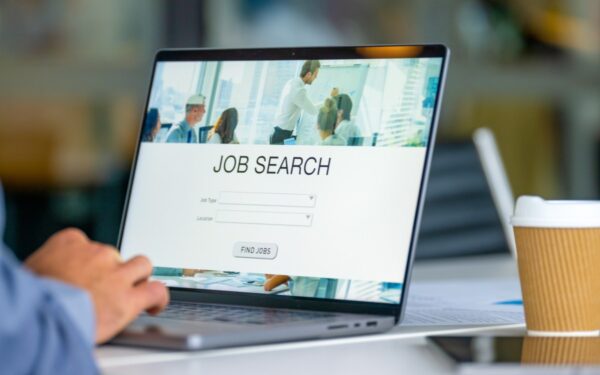 Assunzioni 2026: Non è l'IA il freno, dice LinkedIn