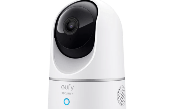 eufy Indoor Cam E220: telecamera interna 2K Pan & Tilt con HomeKit e tracking AI
