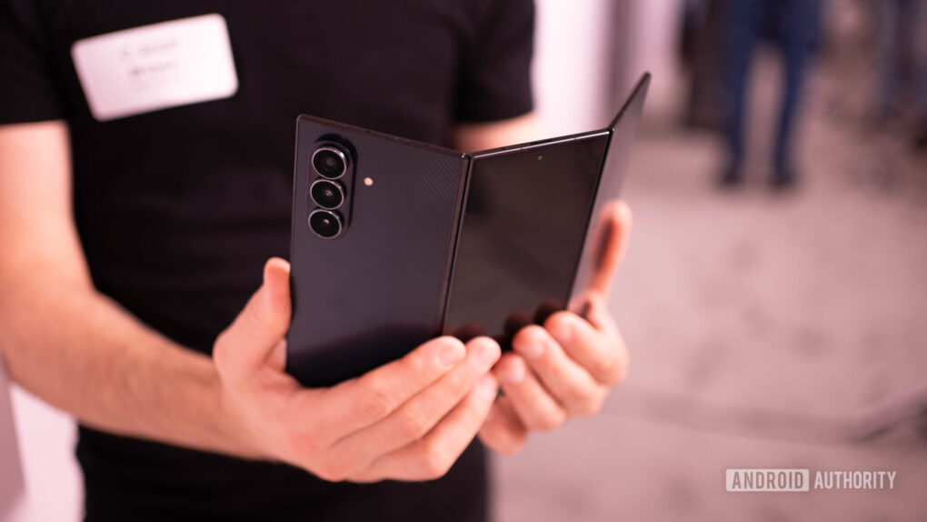 Galaxy Z TriFold 2026: Successore con Cerniera