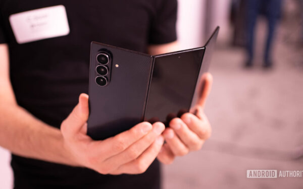 Galaxy Z TriFold 2026: Successore con Cerniera