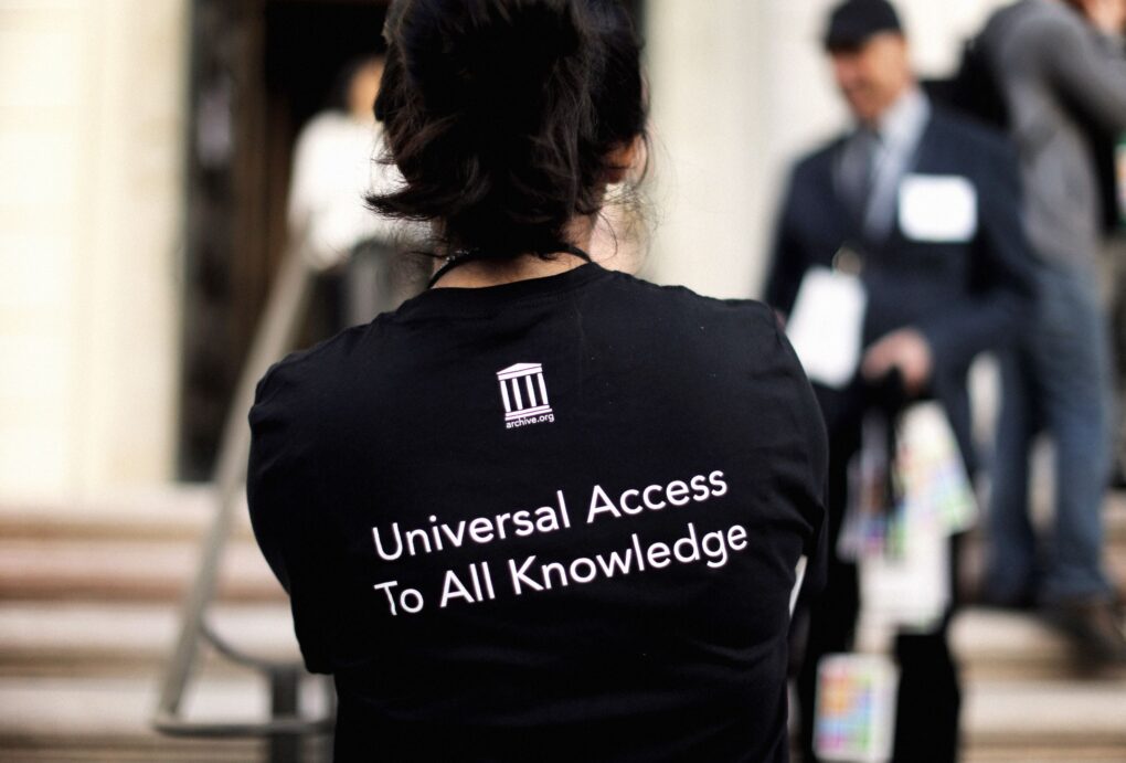 Internet Archive in crisi: il futuro della memoria del web