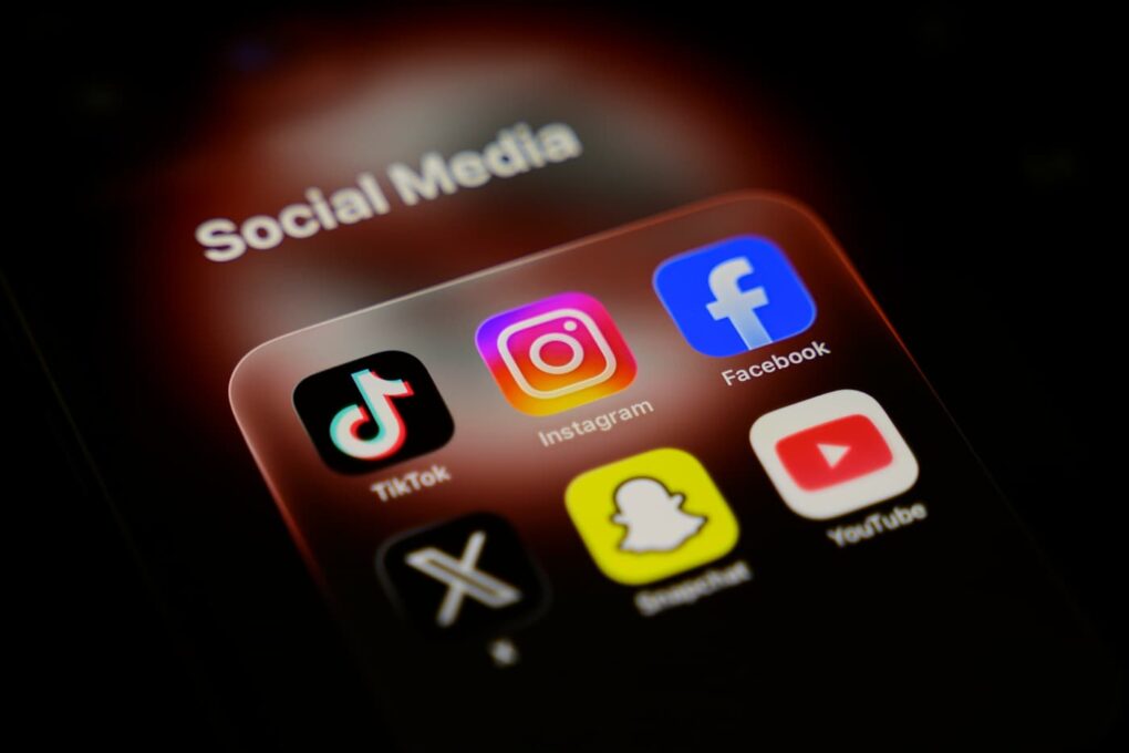 La Grecia vieta i social ai minori di 15 anni