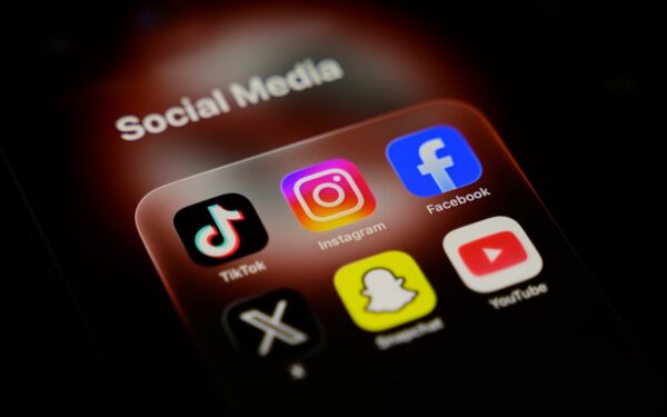 La Grecia vieta i social ai minori di 15 anni