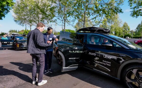 Lucid rivoluziona i robotaxi: accordo storico con Uber