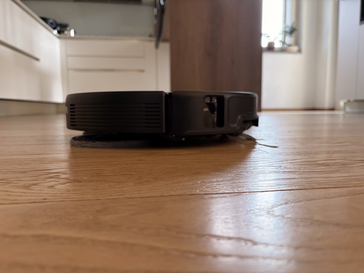 Profilo ultra-basso sul parquet