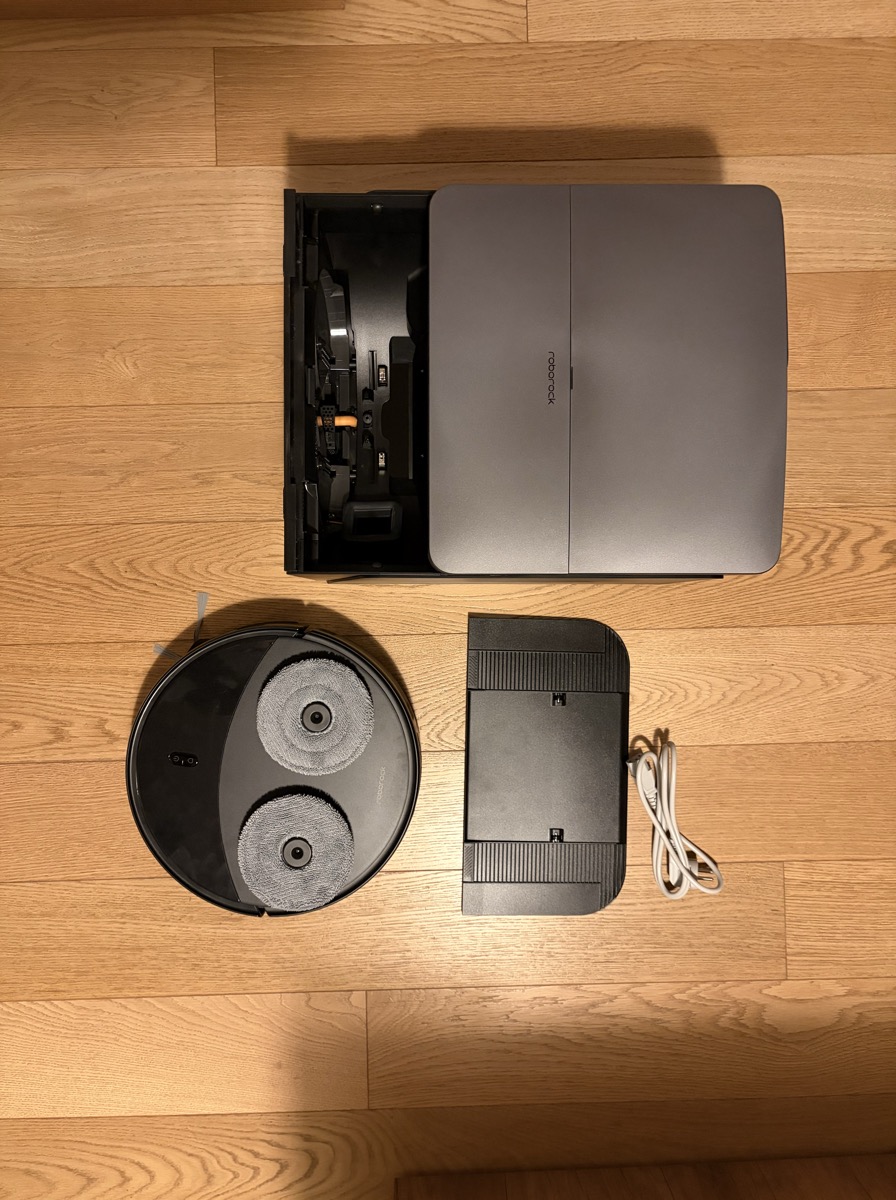 Contenuto della confezione: dock, robot, alimentatore