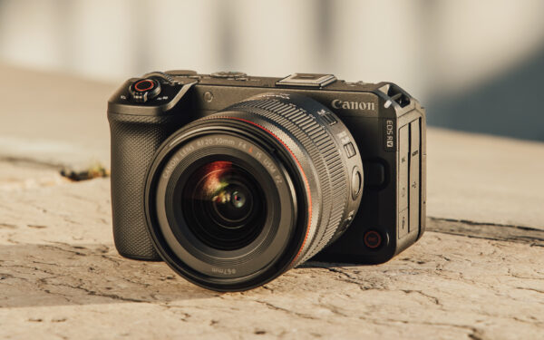 Canon EOS R6 V (2026): 7K e Power Zoom per i Creator