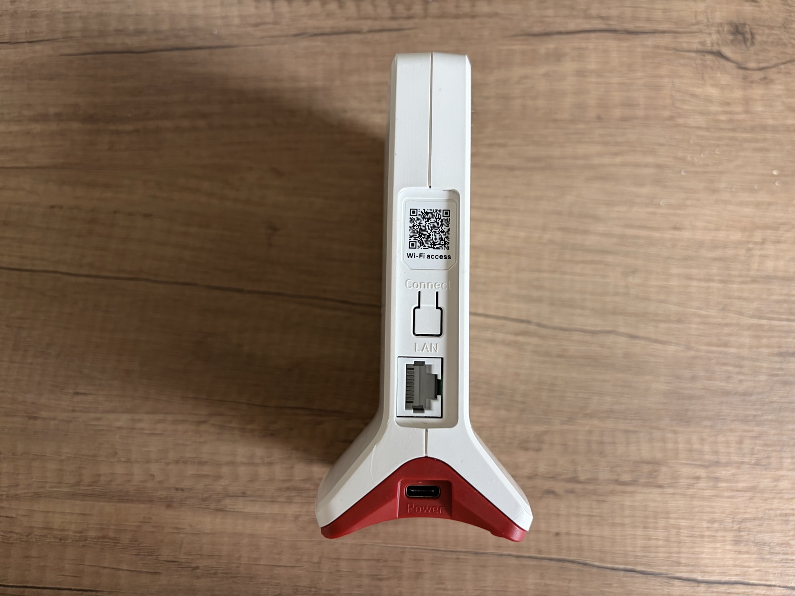 Retro FRITZ!Box 6825 4G: porta Gigabit LAN, USB-C Power, QR Wi-Fi access