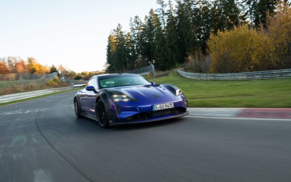 Porsche Taycan 2026: Manthey, Limiti Oltre il Nürburgring