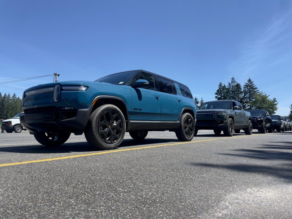 Rivian sotto esame nel 2026: sospensioni a rischio?
