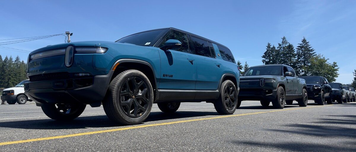 Rivian sotto esame nel 2026: sospensioni a rischio?