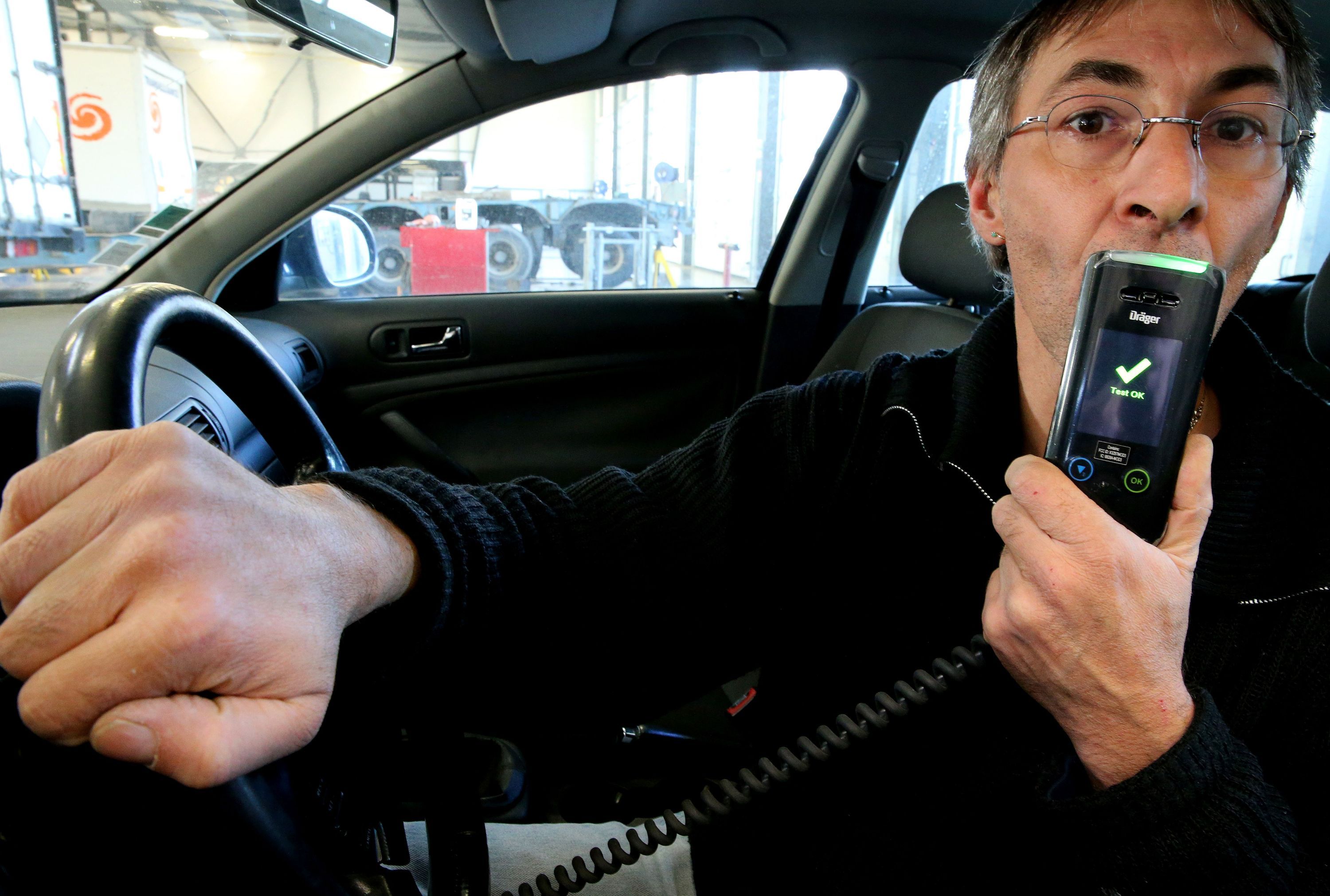 UE: dal 2026, auto nuove pronte per l'alcolock