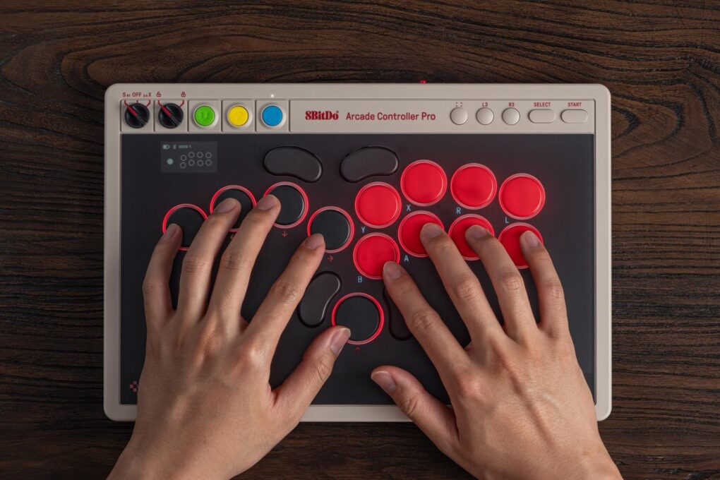 8BitDo Arcade Controller Pro 2026: schermo e