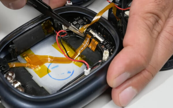 Apple Watch e AirPods fake: la verità dei teardown