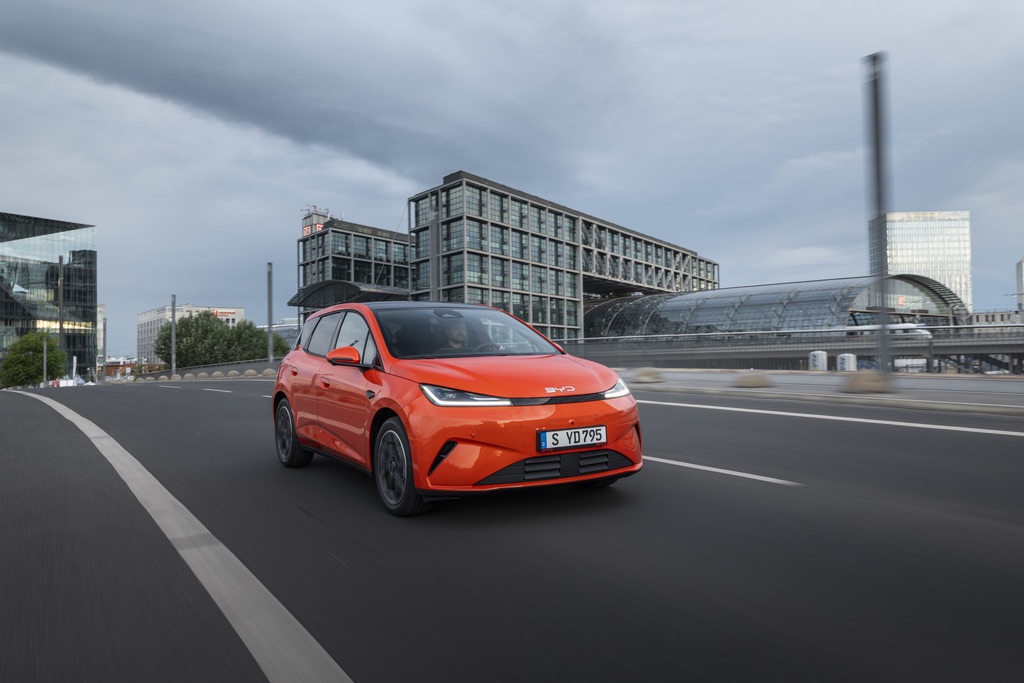 BYD Dolphin G DM-i: l'ibrida plug-in a 24.790 euro