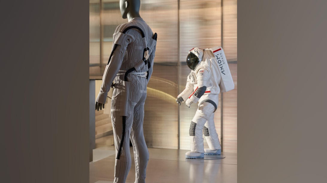 Prada nello spazio: le tute per Artemis IV