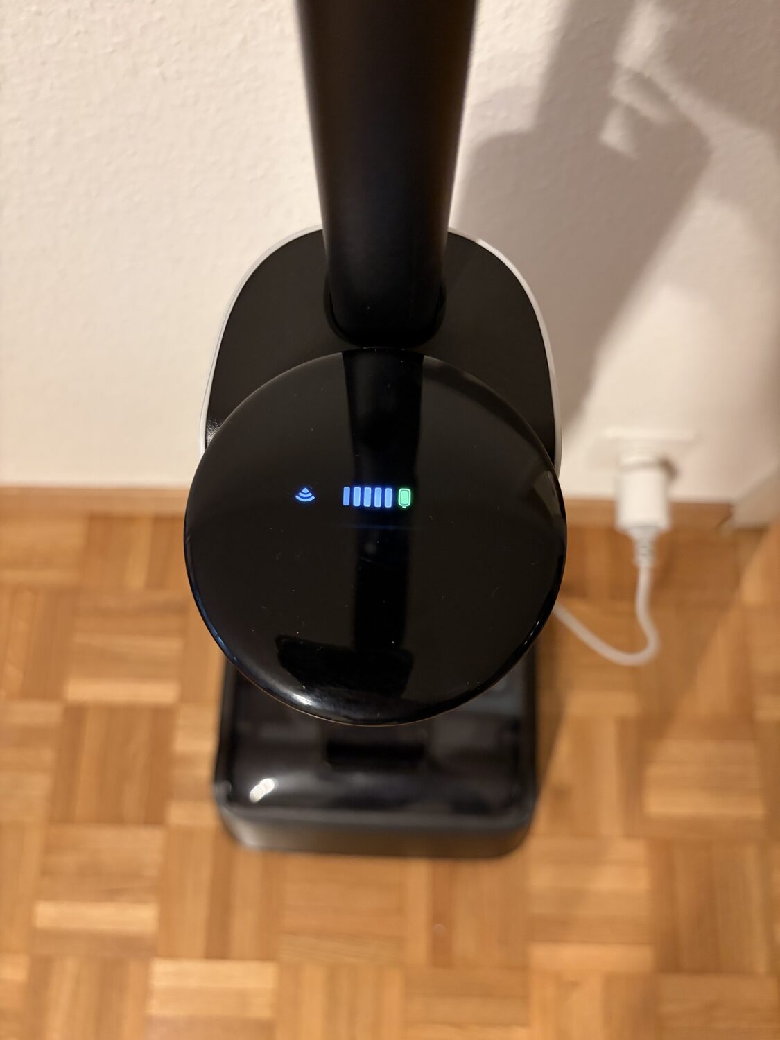 Display di stato del Roborock F25 ACE con indicatore acqua e batteria