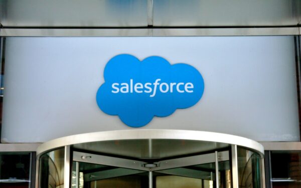Salesforce compra Fin: 3,6 miliardi per potenziare