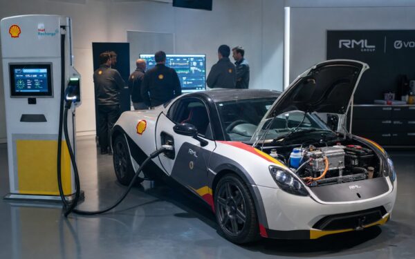 Shell presenta auto elettrica da ricarica fulminea