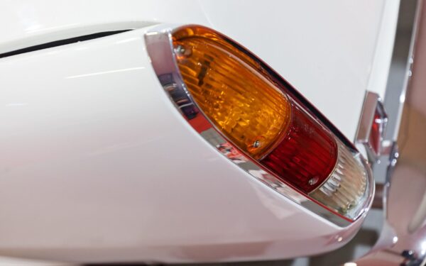 Stop lampeggiante obbligatorio: cosa cambia nelle nuove