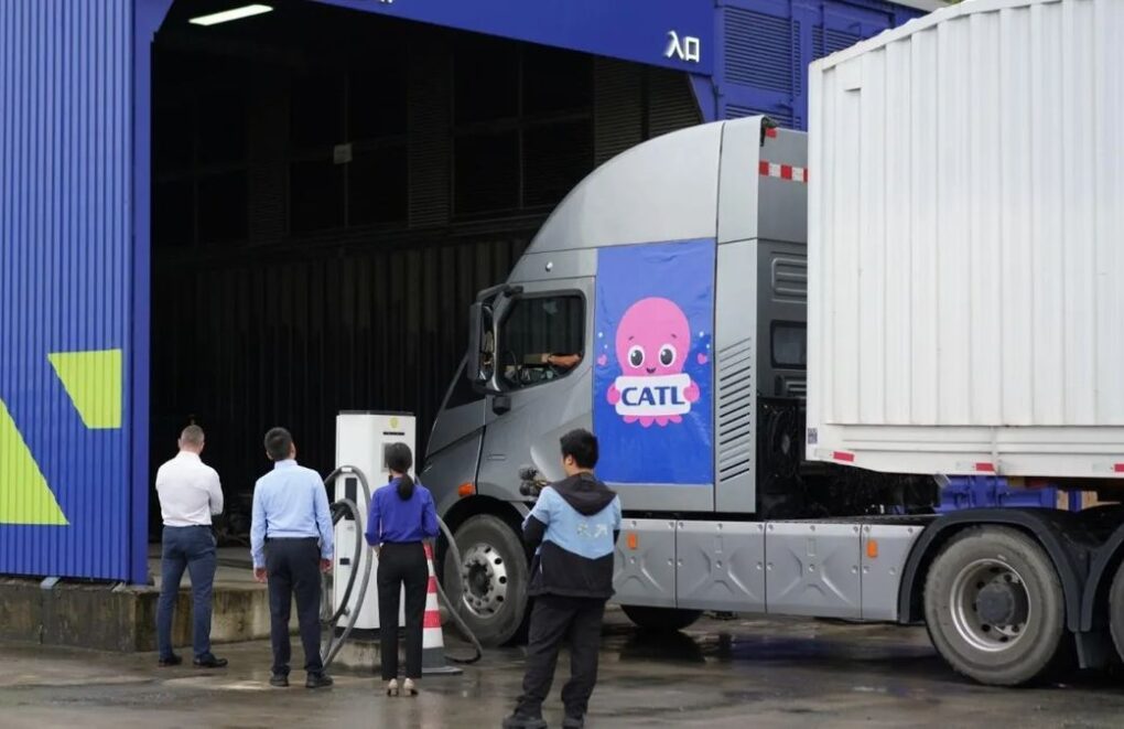 Swaptopus: Cambio batterie veloce per camion elettrici