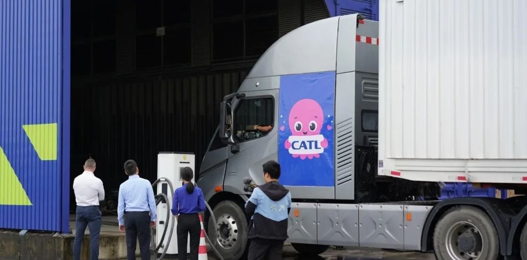 Swaptopus: Cambio batterie veloce per camion elettrici