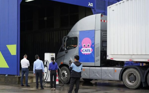 Swaptopus: Cambio batterie veloce per camion elettrici