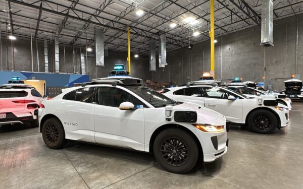 Waymo e B2U: batterie robotaxi per la rete