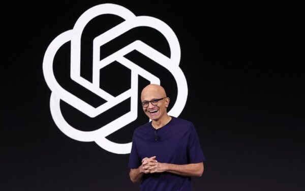 Nadella: aziende senza AI propria non sopravviveranno nel
