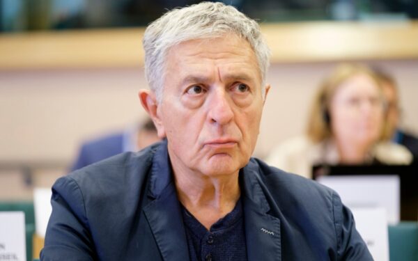 Politico europeo indaga su spyware e ha il telefono
