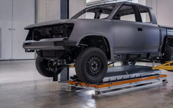 Slate lancia pickup elettrico a basso costo con batteria LFP