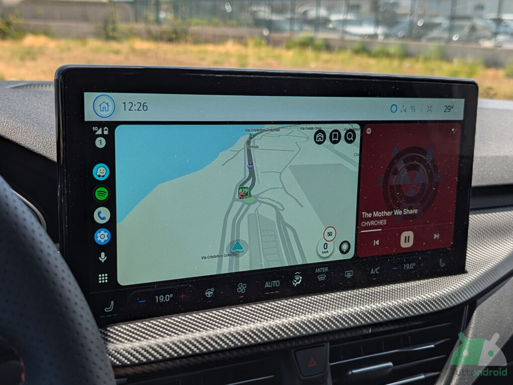 Android Auto arriva con YouTube per i video in auto nel 2026