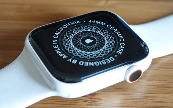 Apple Watch ceramico torna in vendita nel 2026