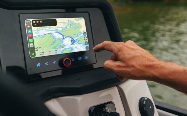 Apple CarPlay arriva su alcune barche a pontoni con