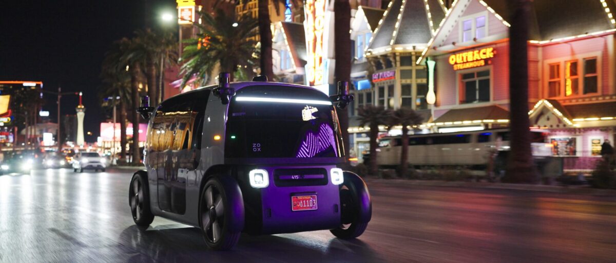 Zoox arriva a Las Vegas: il robotaxi con prezzi trasparenti