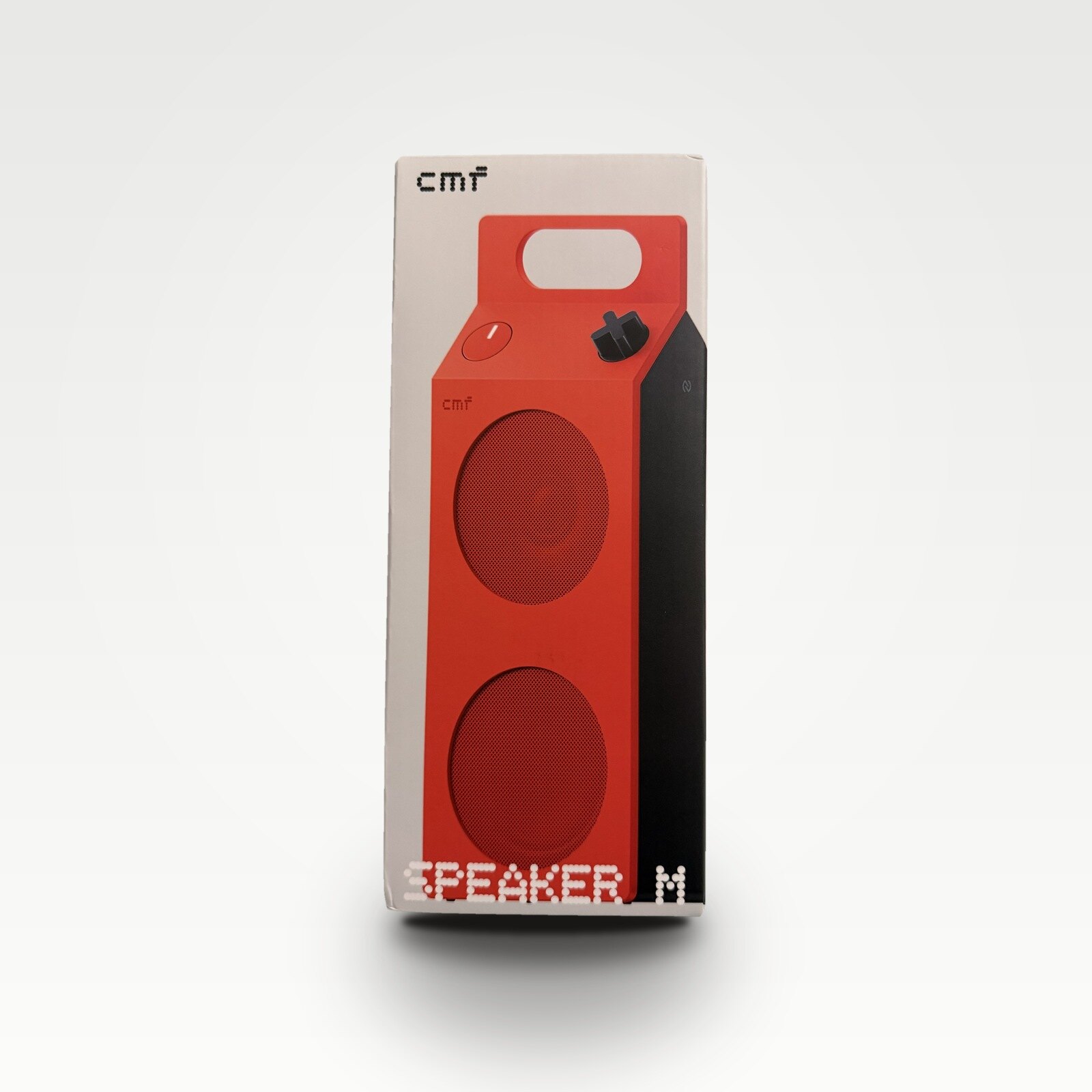 Confezione della CMF Speaker M con la cassa arancione stampata sul fronte e la scritta Speaker M