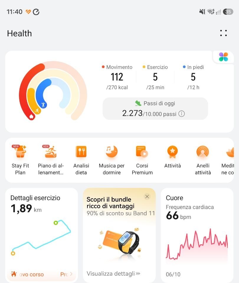 Schermata principale dell'app Huawei Health con anelli di attività, scorciatoie, riquadri di esercizio, battito e un riquadro promozionale